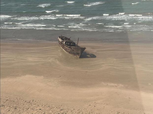 Bateau echoue sur la plage