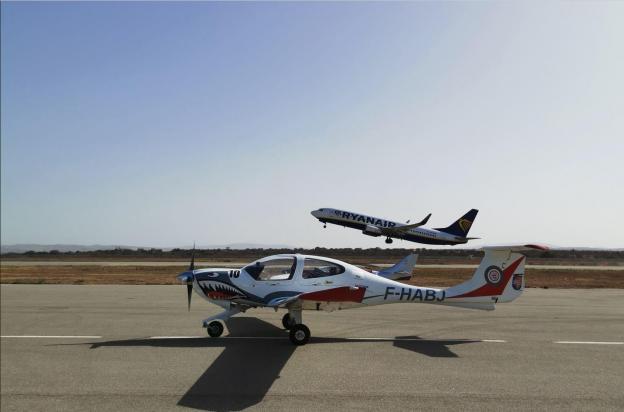 Le bj des flying sharks admire les 737 decoller a essaouira